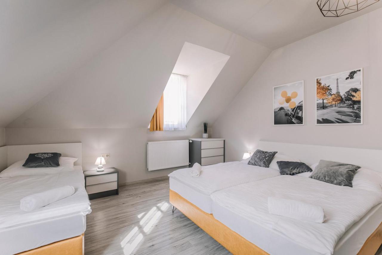 Soho Apartmanház Győr Esterno foto