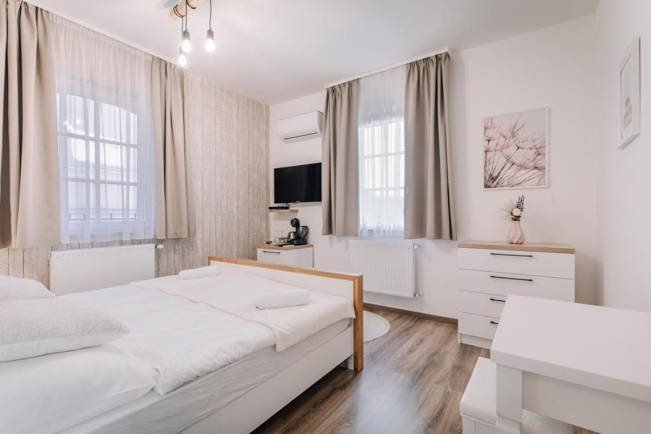 Soho Apartmanház Győr Esterno foto