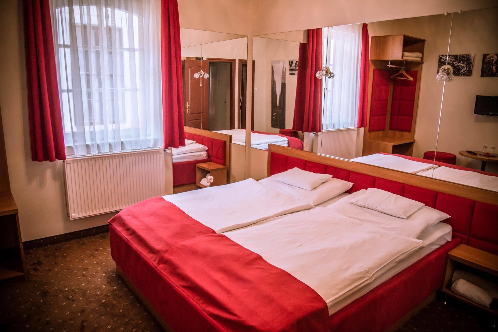 Soho Apartmanház Győr Esterno foto